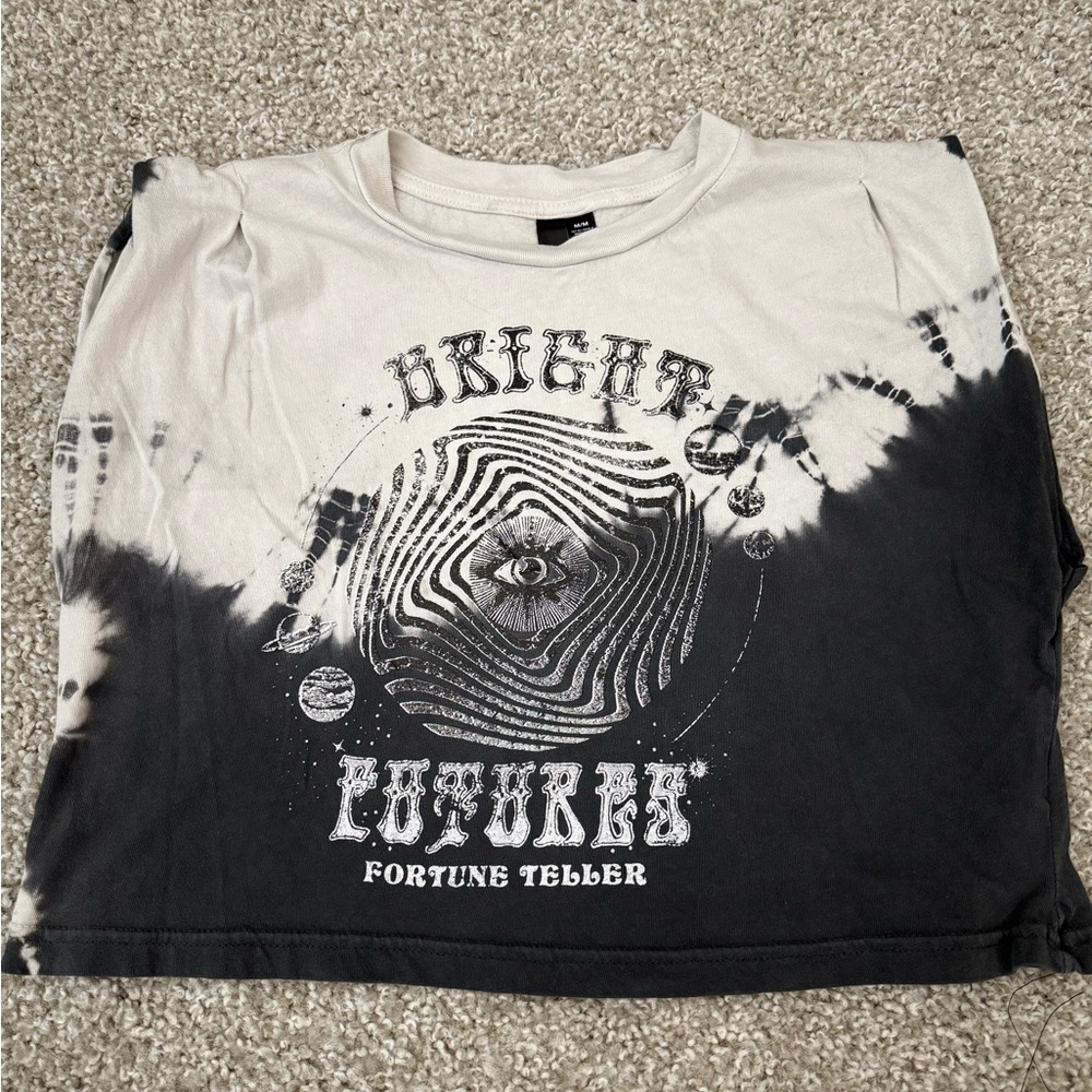 ✨3 for $25✨ Garage Black and White Graphic Crop Top